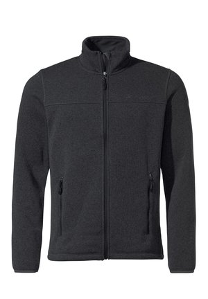 Veste polaire noire avec col montant, fermeture éclair complète, deux poches latérales, tissu texturé et logo discret sur la poitrine. Idéale pour le superposition.