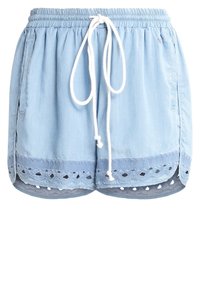 Ljusblå bomullsshorts med resårmidja och vit dragsko. Har dekorativ öljettkant och en mjuk textur.