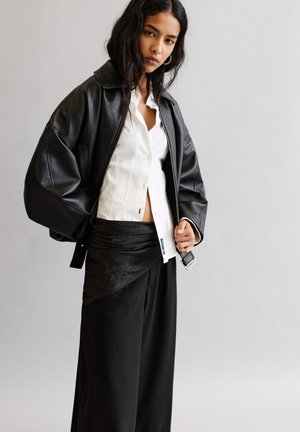 PULL&BEAR Tuch - black