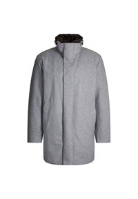 Grauer Wollmantel mit hohem Kragen, Frontverschluss und einem weichen, dunkelbraunen Innenfutter. Gerade geschnittene Ärmel und minimalistisches Design.