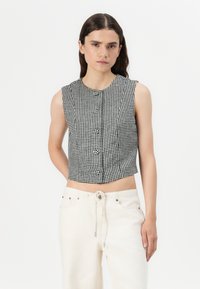 Thumbnail Image 5