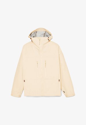 Beige wasserfeste Jacke mit Kapuze, Reißverschluss vorne, zwei Reißverschlusstaschen und verstellbaren Manschetten. Glatte Textur und minimalistisches Design.