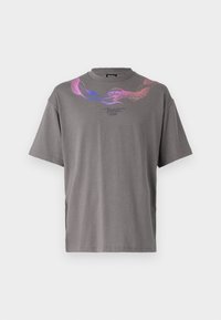 CIRCLE SNAKE PRINT AND METAL LABEL - T-shirt con stampa - stone wash