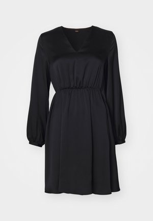 Rochie din satin negru cu decolteu în V, mâneci lungi tip puff și talie strânsă. Textură netedă, design fluid, lungime până la genunchi.