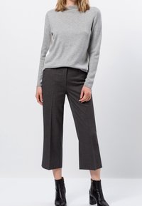zero Sweter