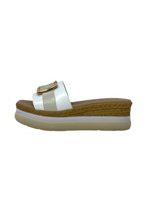 Infradito bianca con finitura lucida, caratterizzata da un dettaglio in metallo dorato e una suola piatta in fibra naturale con texture. Soletta in morbido beige.