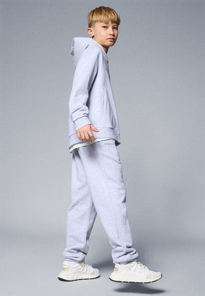 Light grey hoodie with a kangaroo pocket, paired with matching joggers. Made of soft fabric, featuring a relaxed fit and ribbed cuffs.