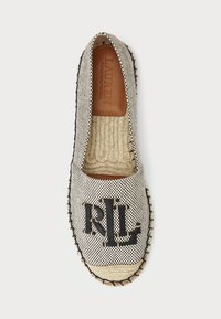 Espadrille-platta med ett rutigt mönster i svart och vitt, med en framträdande "RL"-logotyp, strukturerad jutesula och läderinnersula.