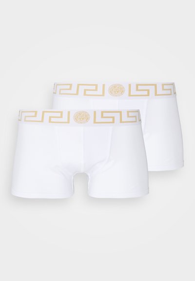 Witte boxershorts gemaakt van zachte stof. Heeft een gouden tailleband met een Grieks sleutelmotief. Inclusief twee paar in de set.
