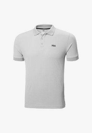 Polo shirt grigio chiaro realizzato in tessuto strutturato, con un colletto a tre bottoni e un piccolo logo nero sul lato sinistro del petto. Maniche corte.