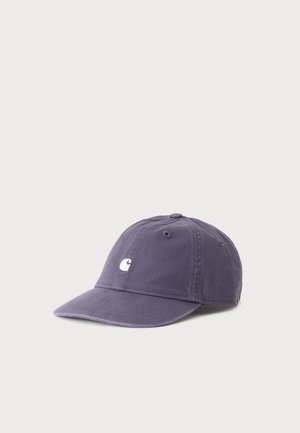 Dunkelgraue Baseballkappe mit gebogenem Schirm und kleinem weißem Sticklogo vorne links.