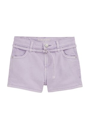 Pantaloni scurți din denim liliachiu cu bretelle pentru curea, buzunare frontale, fermoar și curea subțire asortată din același material cu o inel metalic.