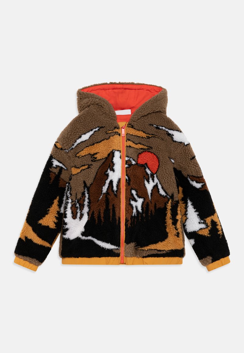 Giacca in pile marrone e nera con scena montana, neve bianca, sole arancione e una cerniera di un brillante arancione. Dotata di cappuccio e polsini elastici.