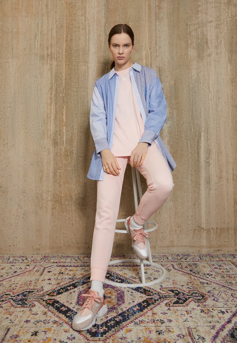 Nike Sportswear TEE  - T-shirt básica - atmosphere/white