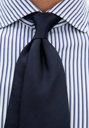 Oscar Jacobson Slips - navy