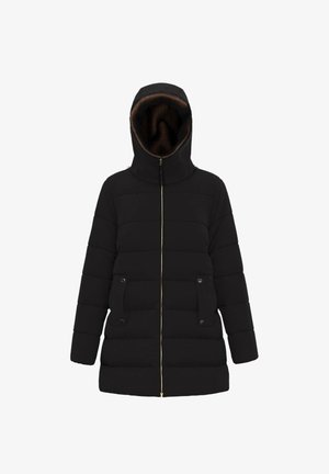 Cappotto in piuma nero con collo alto, chiusura a zip, due tasche anteriori e cappuccio foderato in marrone. Il tessuto appare liscio e trapuntato.