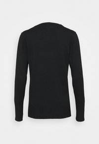 Schwarzer Langarm-Pullover mit rundem Ausschnitt, gerippten Bündchen und Saum. Hergestellt aus einem glatten, weichen Material mit subtiler Textur.