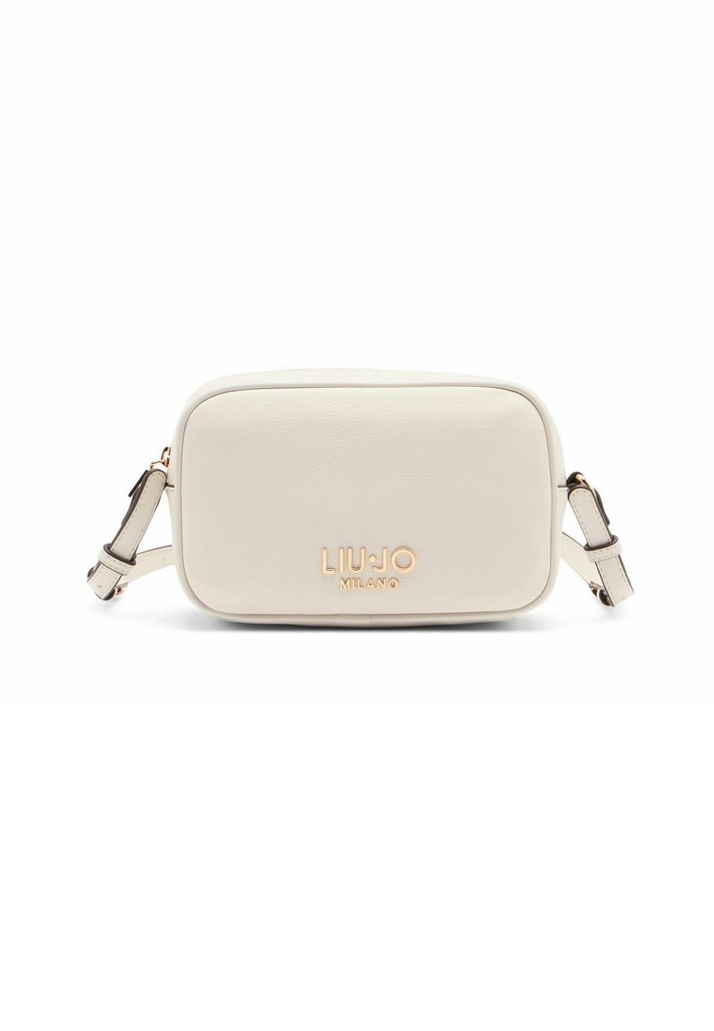 Vaaleanbeige, tekstuuripintainen crossbody-laukku, jossa on suorakulmainen muoto, säädettävä hihna ja kohokuvioitu kultainen logo edessä.