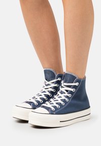 Converse CHUCK TAYLOR ALL STAR LIFT PLATFORM ASHION High-top
