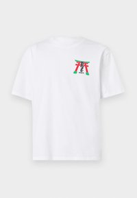 Tricou alb din bumbac, cu un grafic colorat al unei porți torii și text stilizat. Design cu mâneci scurte și gât rotund.