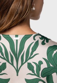 NAULOVER Denné šaty - pine green