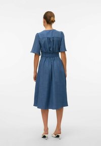 Vero Moda - Sukienka koszulowa