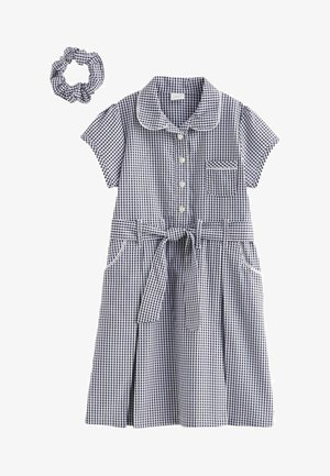 Karirana haljina u tamnoplavoj i bijeloj boji, kratki rukavi, okrugli ovratnik, gumbe na prednjem dijelu, pojas u struku, bočne džepove, uključuje odgovarajući scrunchie.