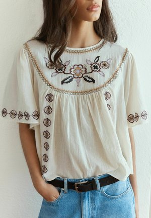 BHOEM, REGULAR FIT - BOHO EMBROIDERY SHORT CAPE SLEEVE TOP - Blouse - cream