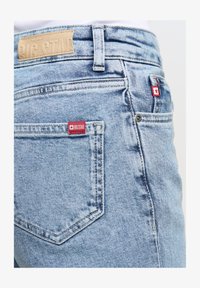 Nepasirinkta, hellblau