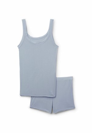 Hellblaues, geripptes Tanktop mit passenden gerippten Shorts, flach auf einem weißen Hintergrund ausgelegt.