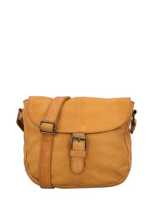 Hellbraune Leder-Umhängetasche mit verstellbarem Riemen und Vorderklappe, die mit einer Metall-Schnallverschluss gesichert ist.