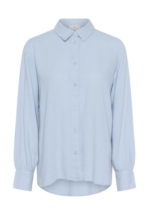 Hele sinine pikkade varrukatega särk, millel on nööbiga krae, sirge äär ja kinnitatud varrukad, valmistatud pehmest ja siledast kangast.