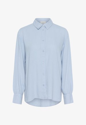 Hele sinine pikkade varrukatega särk, millel on nööbiga krae, sirge äär ja kinnitatud varrukad, valmistatud pehmest ja siledast kangast.