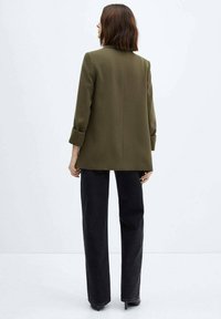Mango ELEONOR - Kratek plašč - khaki