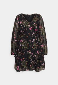 Robe noire à imprimé floral, avec un décolleté en V, des manches longues translucides, des volants superposés et des motifs floraux colorés en rose et vert.