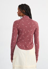 Nike Sportswear LOGO - Vesta - red sepia/light orewood brown/white