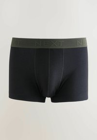 Fekete bokszernadrág zöld elasztikus derékkal, amelyen a "NEXT" szó domborúan van belevarrva. Az anyag simának és ruganyosnak tűnik.