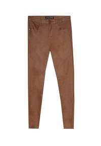 Jeans skinny en denim marron avec cinq poches, une fermeture éclair et un bouton. Texture lisse avec des dégradés subtils et des détails de couture.