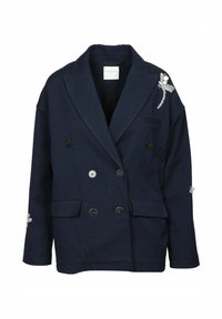 Blazer doppiopetto blu navy con rever, tasche a patta e decorazioni di libellula in perline argentate sulle spalle e sulle maniche.