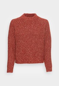 Neulottu pusero syvänpunaisesta, teksturoidusta kankaasta, jossa on korkea kaula-aukko ja pitkät hihat rennolla istuvuudella.