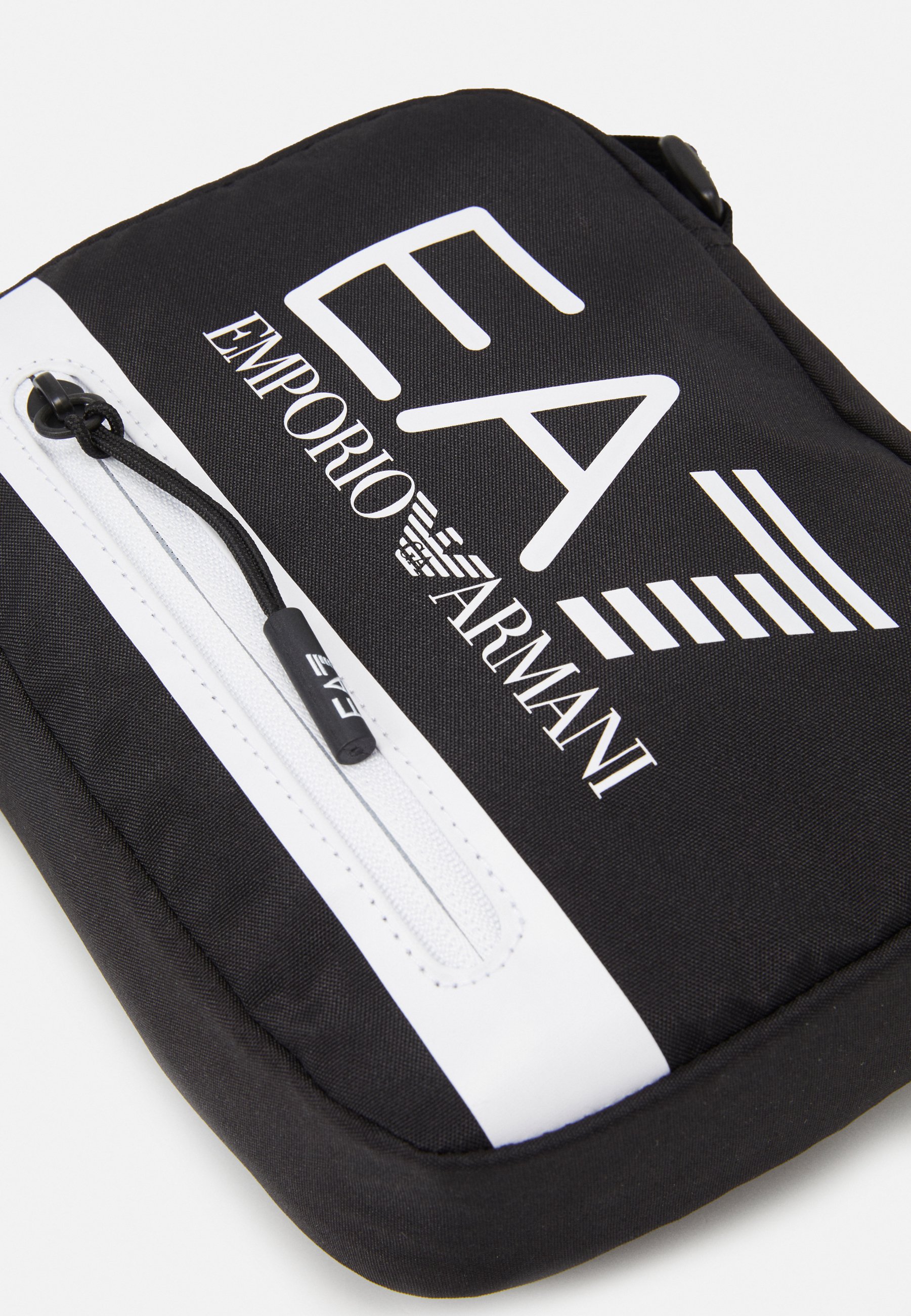EA7 Emporio Armani UNISEX - Bandolera - black/white/negro - Zalando.es