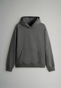 Szary kapturowy sweatshirt z przednią kieszenią typu kangur, ściągaczami przy mankietach i u dołu. Gładka tekstura i minimalistyczny design. Lekki materiał.