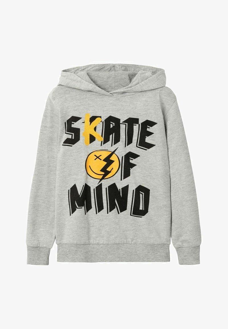 Sweat à capuche gris clair avec le texte "SKATE OF MIND" en noir et jaune, présentant un smiley jaune avec un œil en forme de "X" et un éclair.