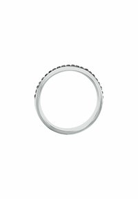 Anello d'argento con una fascia liscia e un bordo testurizzato, caratterizzato da un motivo a scollop nella circonferenza, finitura lucida.