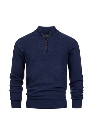 Marineblå strikket genser med halv glidelås i kragen, ribbestrikkede mansjetter og nederkant, samt en glatt tekstur. Har en subtil logodetalj på siden.