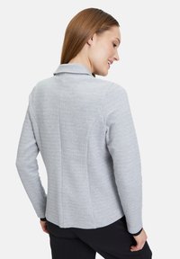 Cartoon MIT REVERSKRAGEN - Blazer - grau weiß