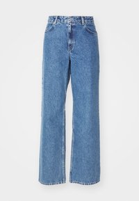 Ljust blå vida jeans i denim, med hög midja, framfickor och rå kant. Tyget har en något blekt struktur.
