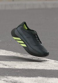 Non sélectionné, carbon/hi res yellow/grey five