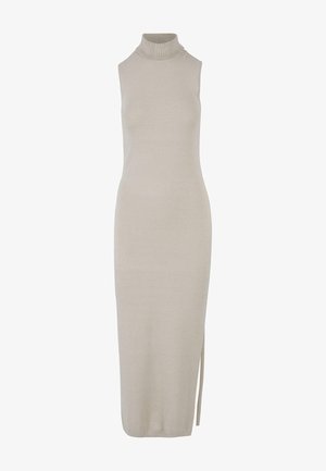 Beżowa bezrękawnikowa sukienka dzianinowa z wysokim kołnierzem typu golf, dopasowana linia sylwetki oraz boczny rozcięcie dla swobody ruchów.