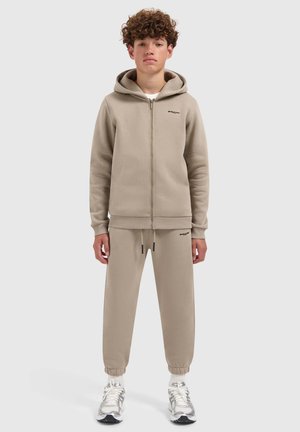 Beige zip-up hoodie met een kangoeroezak en bijpassende tapered joggers. Glad materiaal, geribbelde manchetten en logo-detail op beide stukken.